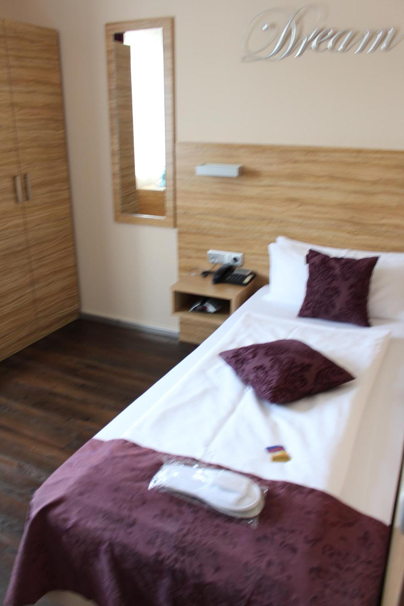 Hotel Bonjour Bad Soden am Taunus Rum bild