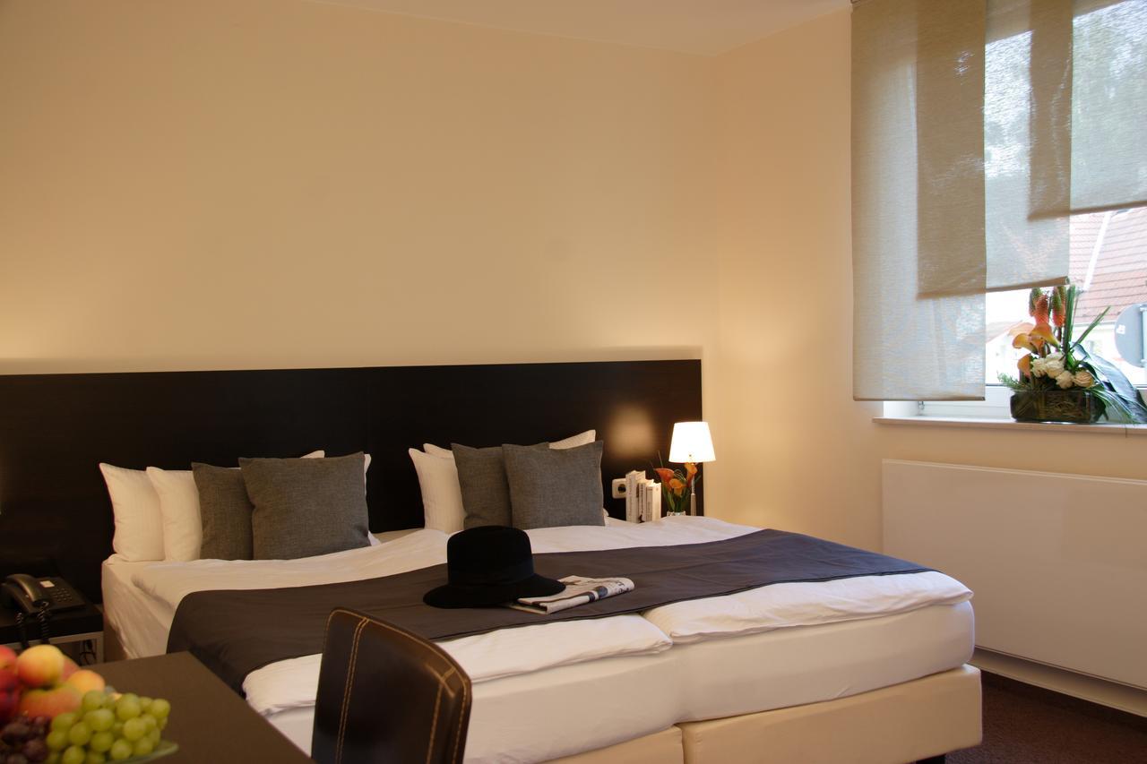Hotel Bonjour Bad Soden am Taunus Exteriör bild