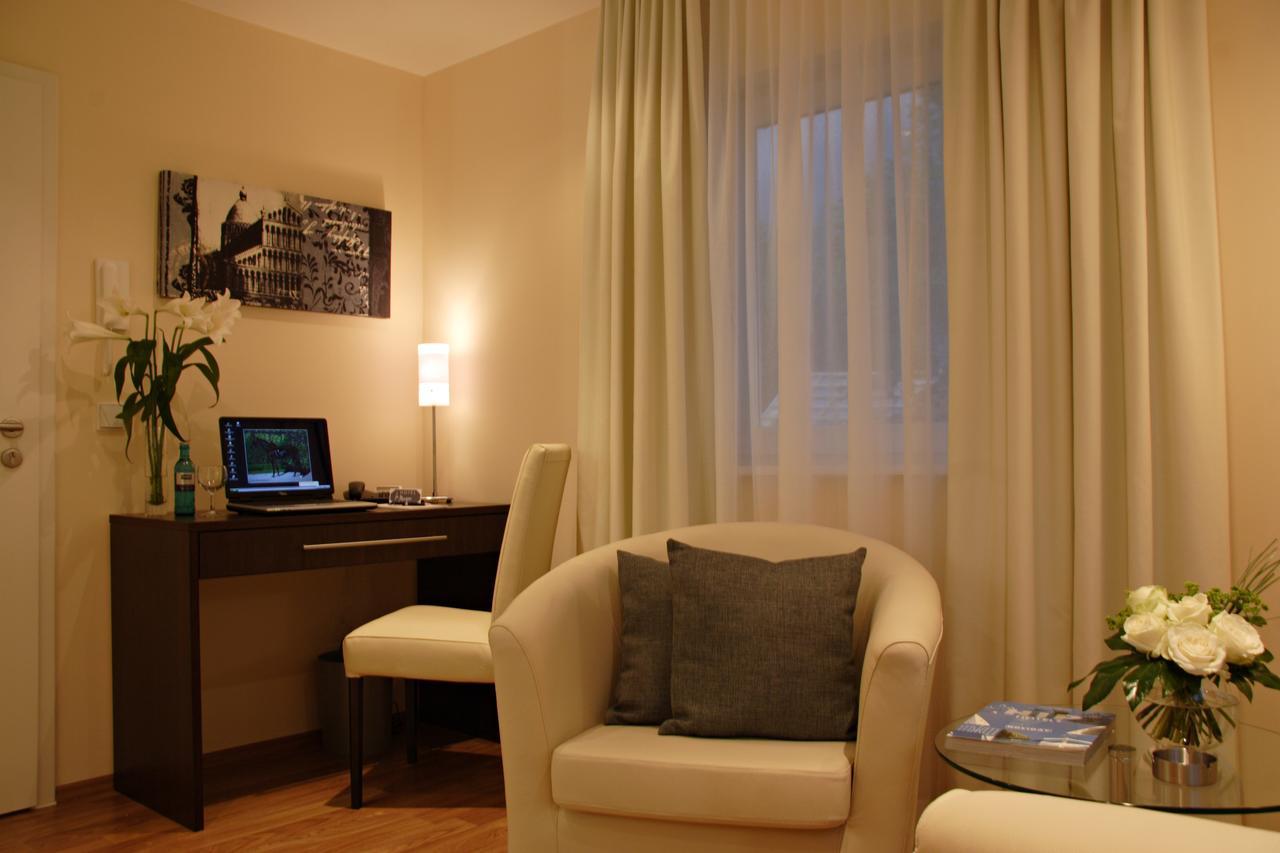 Hotel Bonjour Bad Soden am Taunus Exteriör bild