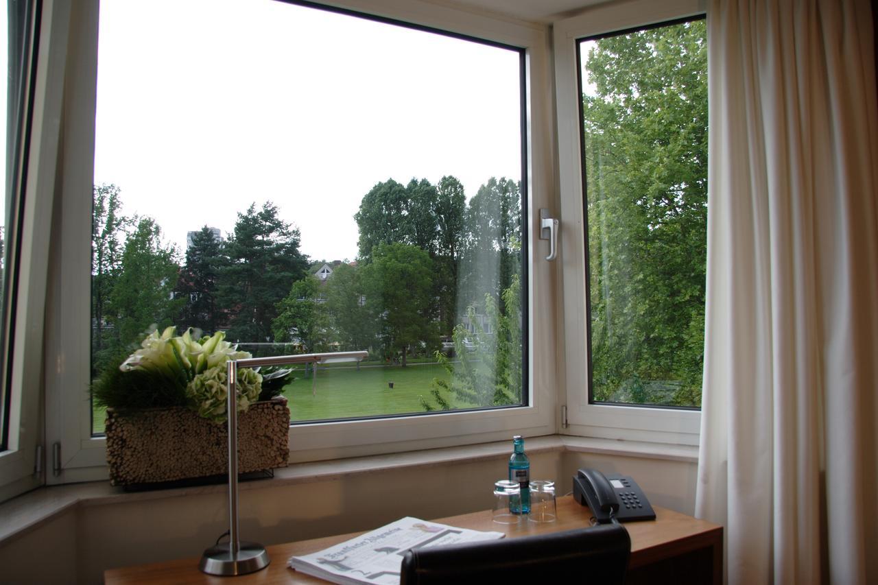 Hotel Bonjour Bad Soden am Taunus Exteriör bild