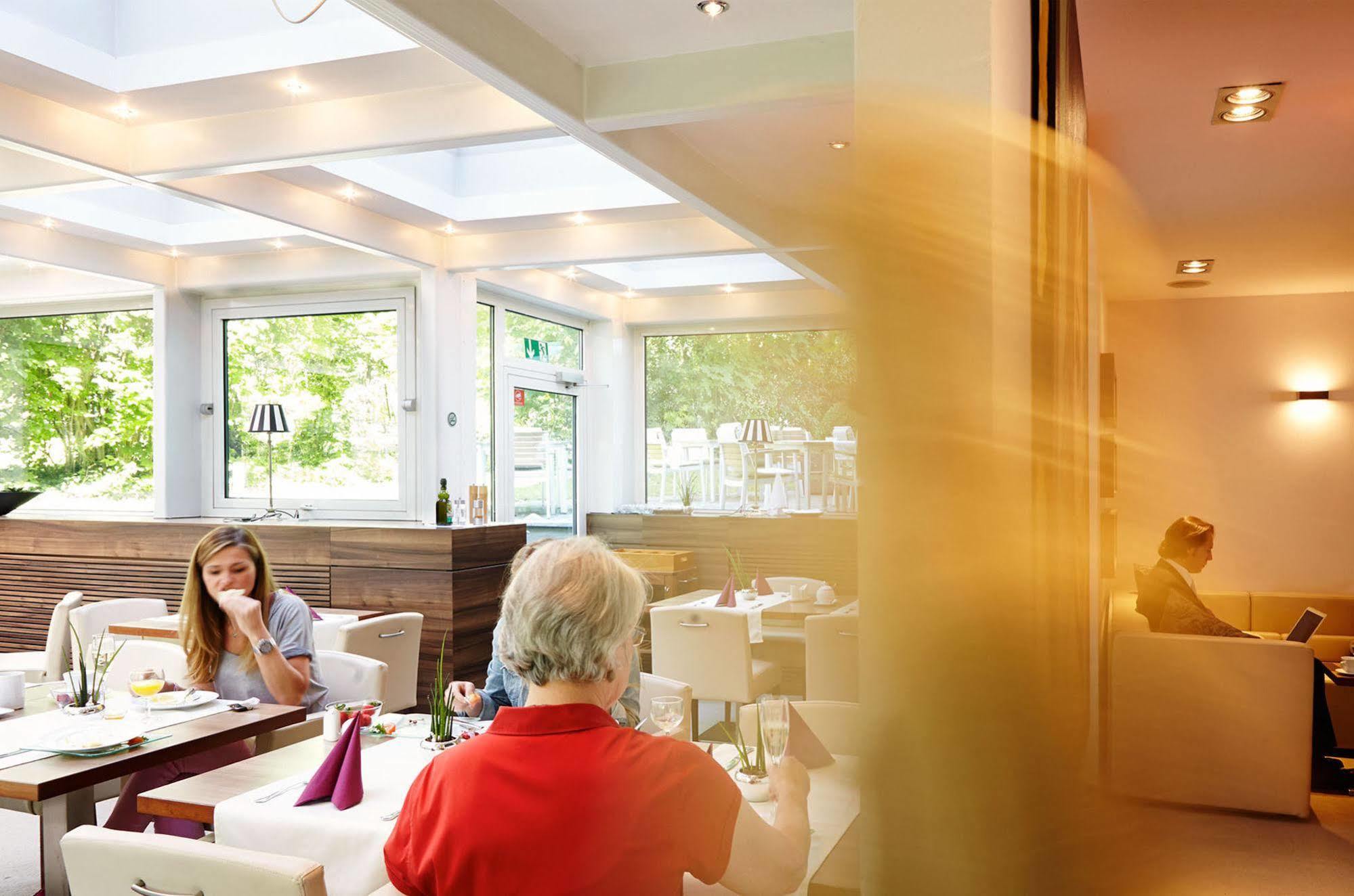 Hotel Bonjour Bad Soden am Taunus Exteriör bild